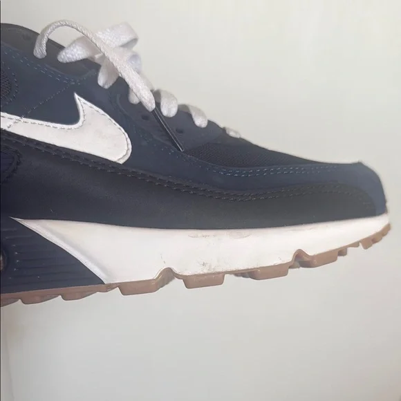 Nike Black and Blue Athletic Shoes with Swoosh Logo - Picture 4 of 11